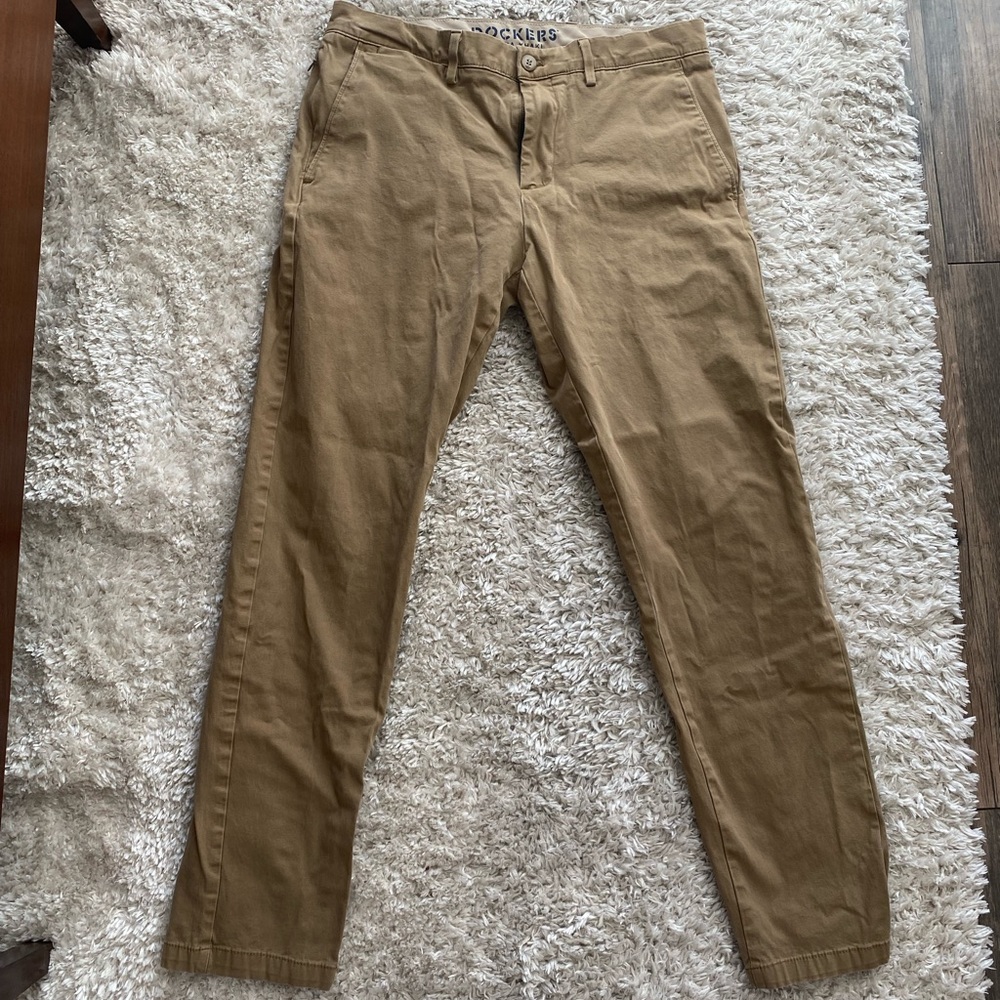 Men’s khaki Dockers
